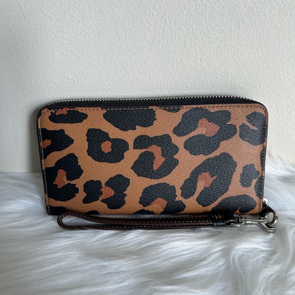 Coach Accordion Zip Around Wallet Wristlet with Leopard print - Picture 2 of 5
